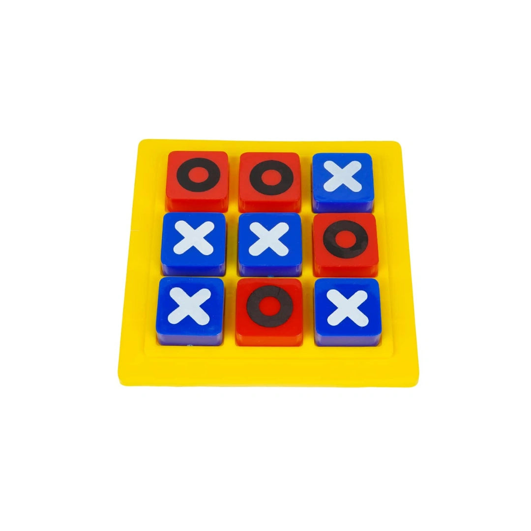 Compact tic tac toe board game
