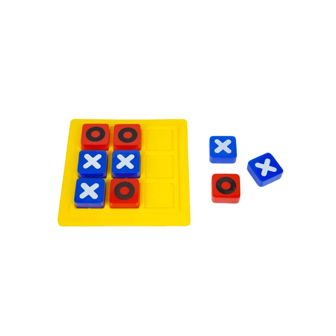 Compact tic tac toe board game
